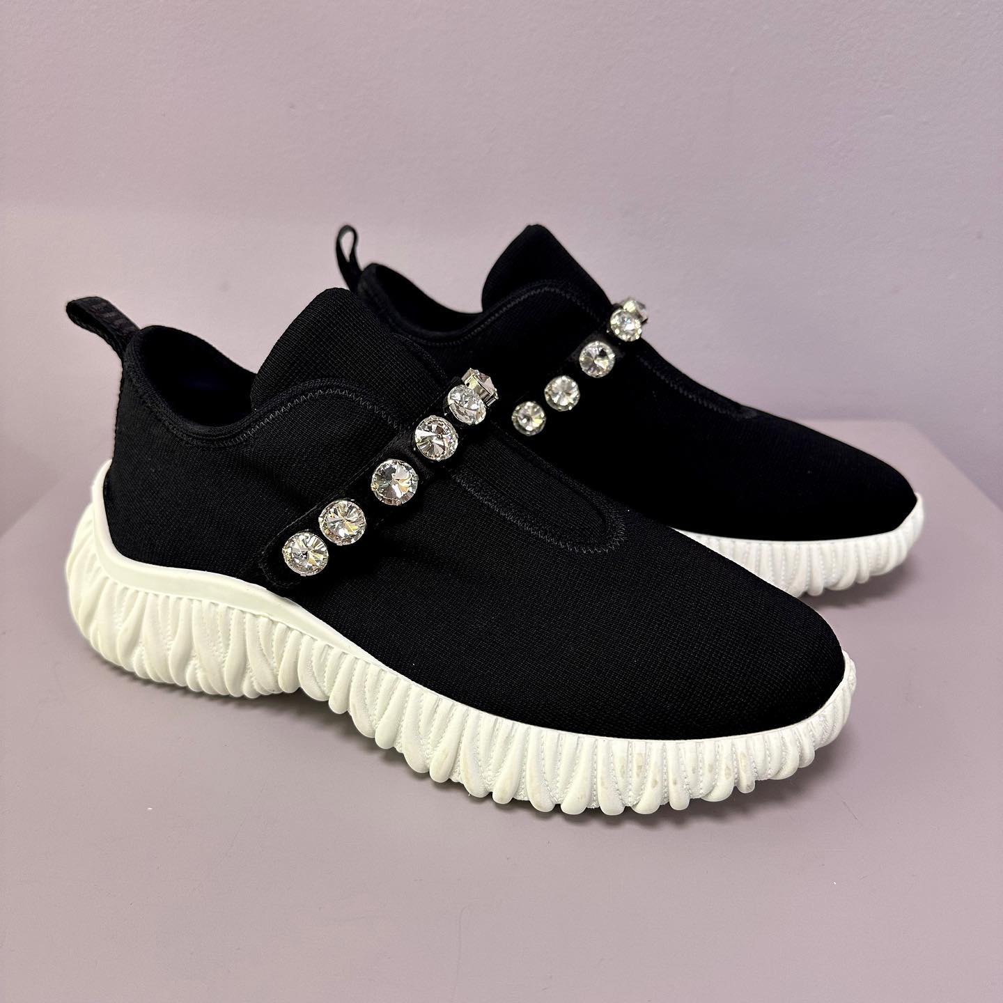 Glamour + Comfort = Combo Ganador 🙌🏻
Miu Miu Sneaker, talla 381/2, $400